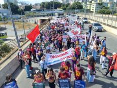 Ato da Educao CAMINHADA PELA NEGOCIAO - UFMG at Mineiro